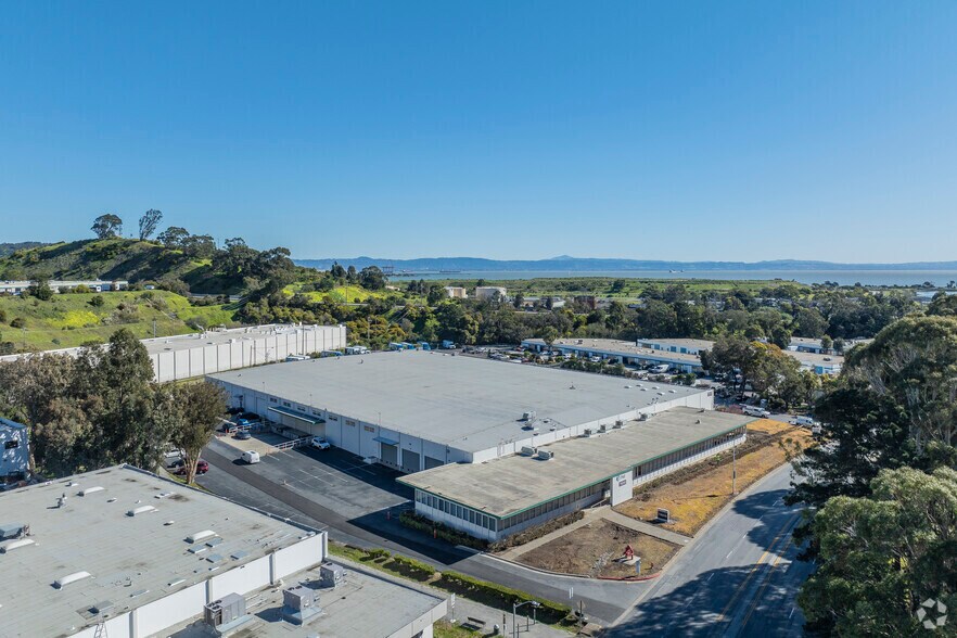 240-246 Valley Dr, Brisbane, CA for lease - Building Photo - Image 2 of 10