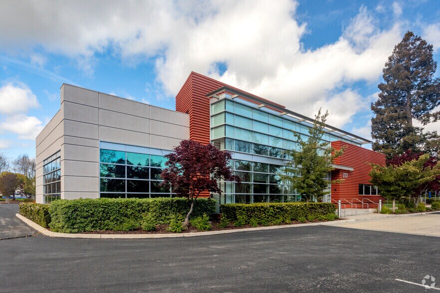 777 E Middlefield Rd, Mountain View, CA à louer - Photo du bâtiment - Image 2 de 15