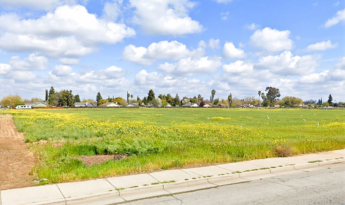 2051 Wardrobe Ave, Merced, CA for sale Primary Photo- Image 1 of 8