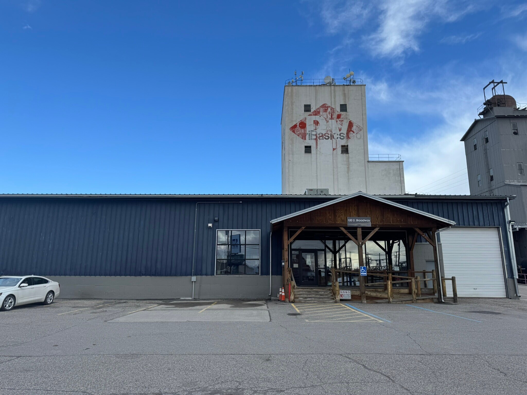 100 S Broadway, Belgrade, MT à vendre Photo du bâtiment- Image 1 de 13