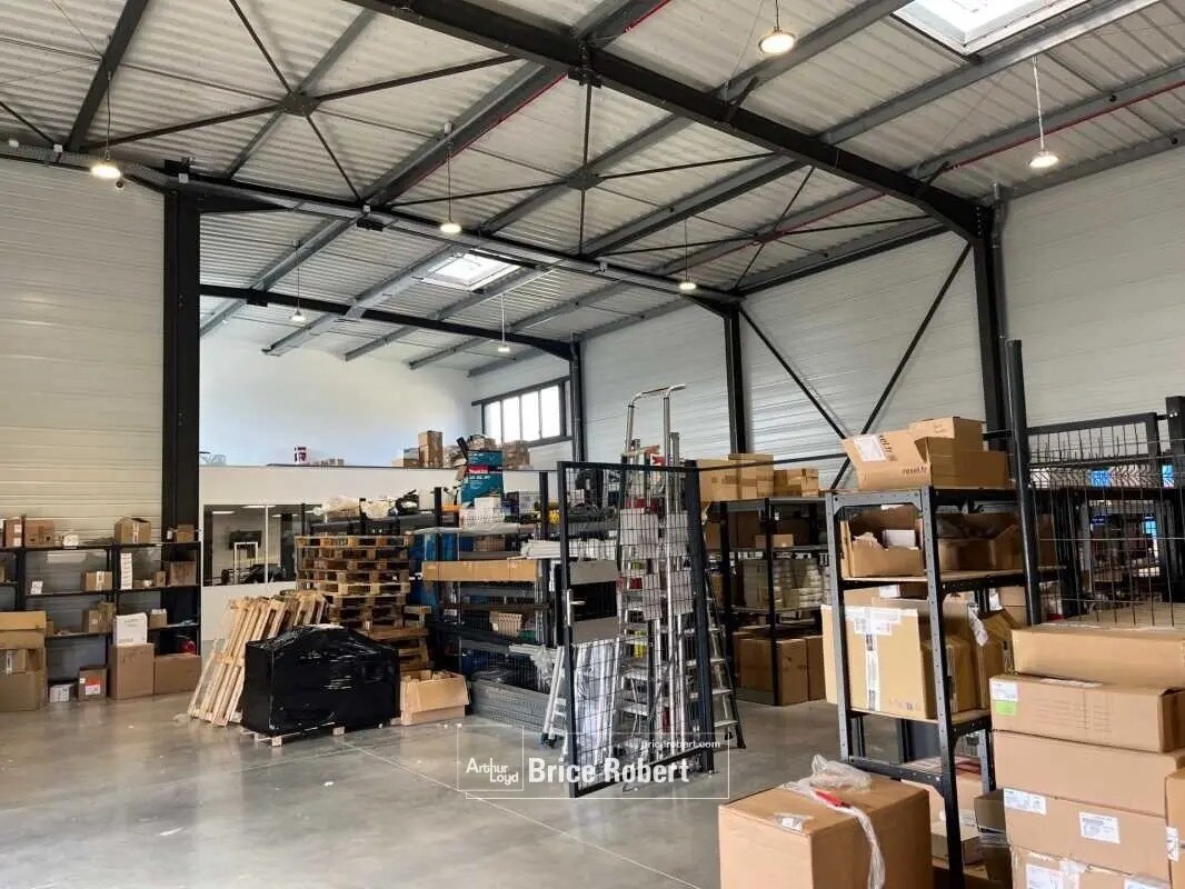 Flex in Saint-Priest for lease Interior Photo- Image 1 of 3