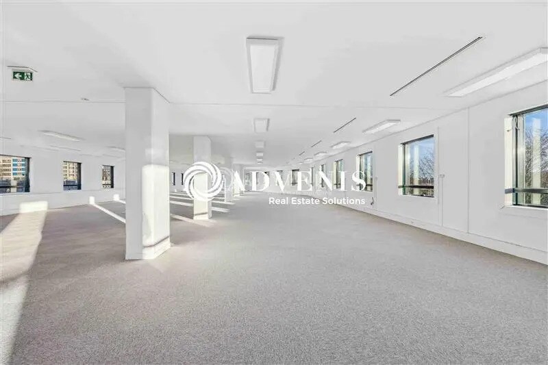 Office in Noisy-le-Grand for lease - Building Photo - Image 3 of 9