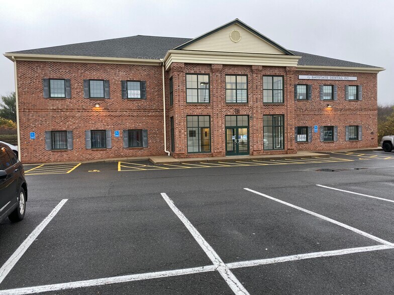 131 N Main St, Belchertown, MA à louer - Photo du bâtiment - Image 1 de 6