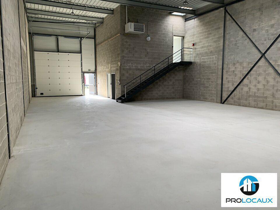 Flex in Champagne-sur-Oise for lease Interior Photo- Image 1 of 5