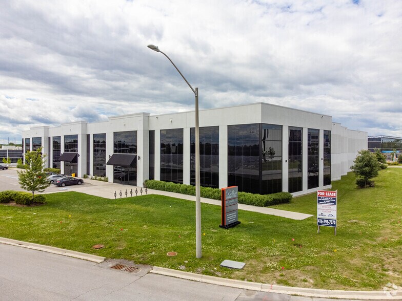 90 Performance Dr, Richmond Hill, ON for sale - Primary Photo - Image 1 of 1