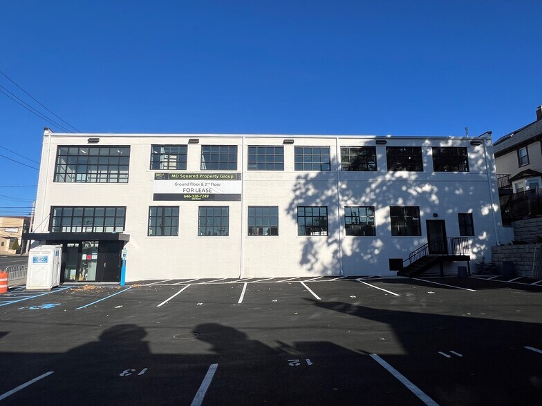 190 Mineola Ave, Roslyn Heights, NY à louer - Photo du bâtiment - Image 3 de 5