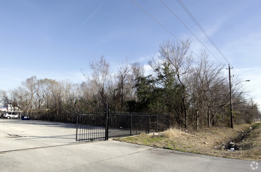 611 Stuebner Airline Rd, Houston, TX à vendre - Photo du bâtiment - Image 2 de 2