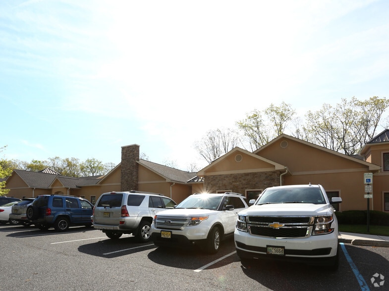 88 S Lakeview Dr, Gibbsboro, NJ for sale - Building Photo - Image 3 of 8