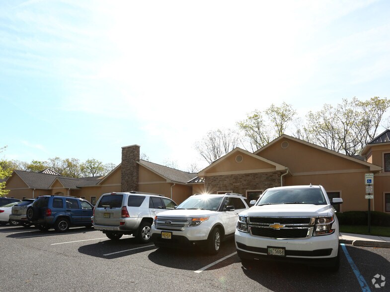 88 S Lakeview Dr, Gibbsboro, NJ à vendre - Photo du bâtiment - Image 3 de 8