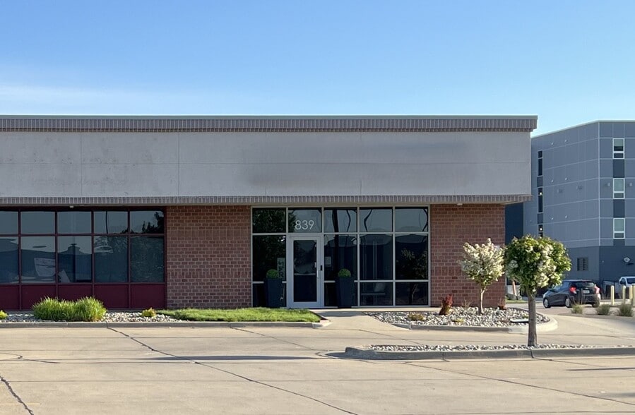 813-839 Gordon Dr, Sioux City, IA à louer - Photo du bâtiment - Image 1 de 1