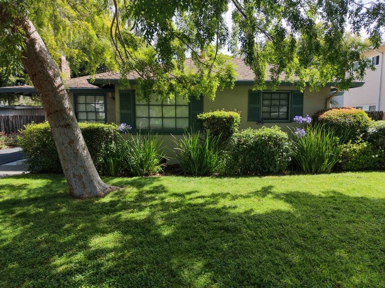 2729 Byron St, Palo Alto, CA à vendre - Photo du bâtiment - Image 2 de 12