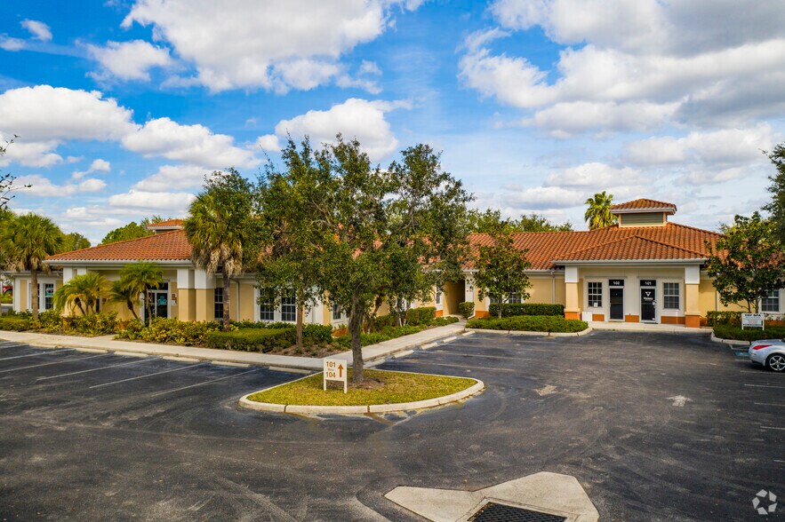 9015 Town Center Pky, Lakewood Ranch, FL for lease - Building Photo - Image 2 of 16