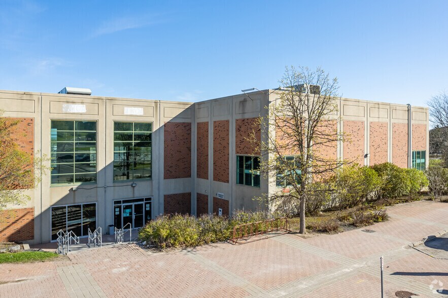 265 Centrum Blvd, Ottawa, ON à vendre - Photo principale - Image 1 de 1