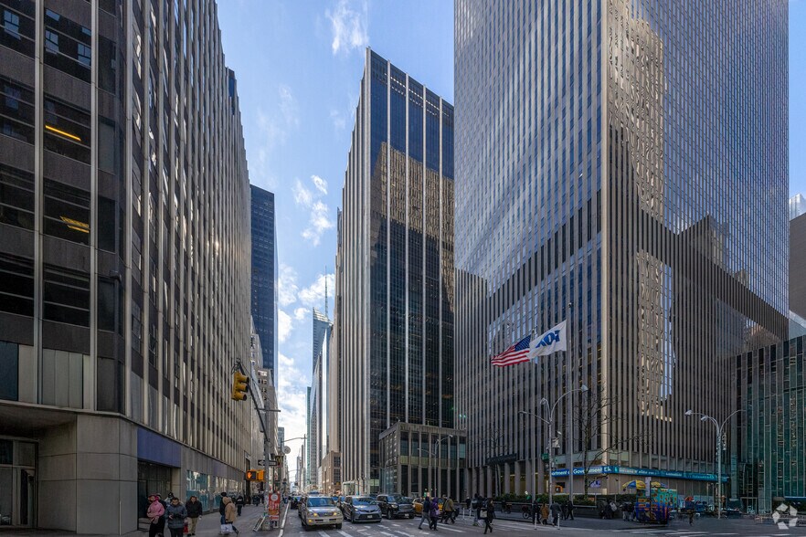 1185 Avenue of the Americas, New York, NY à louer - Photo du bâtiment - Image 2 de 3