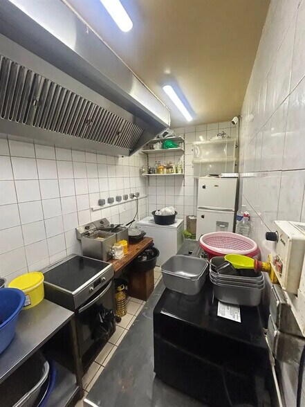 Retail in Ivry-sur-Seine for lease - Building Photo - Image 3 of 3