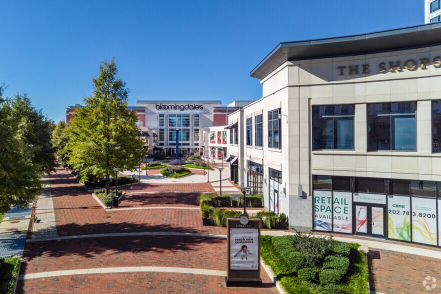 5404 Wisconsin Ave, Chevy Chase, MD for lease - Building Photo - Image 2 of 6