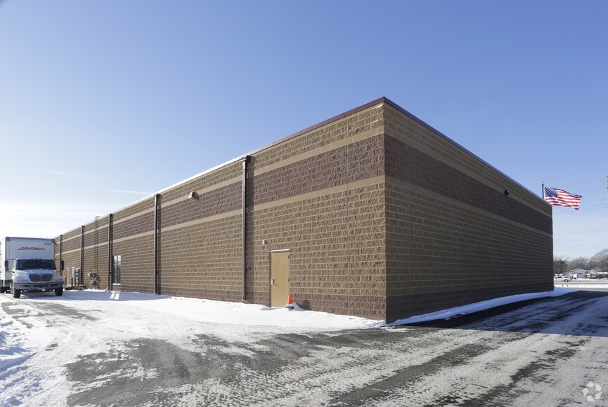 13352 Aberdeen St NE, Ham Lake, MN à louer - Photo du bâtiment - Image 3 de 4