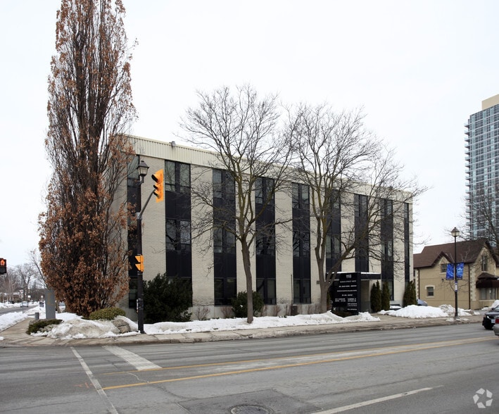 118 Queen St W, Brampton, ON for lease - Building Photo - Image 2 of 2