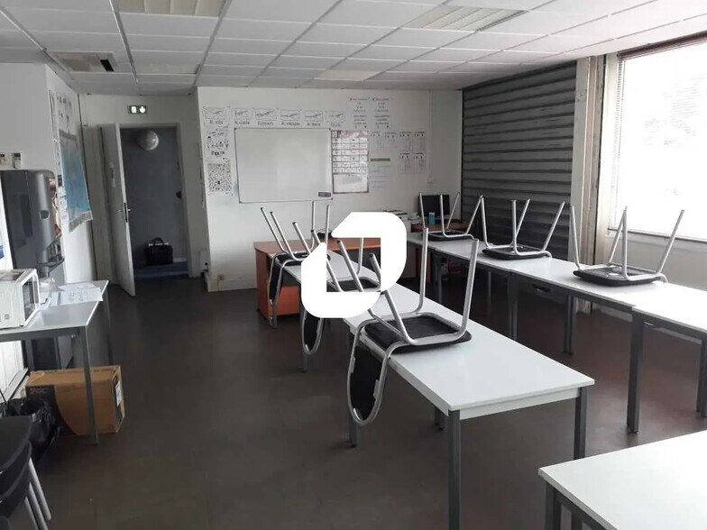 Bureau dans Lormont à vendre - Photo du bâtiment - Image 3 de 12