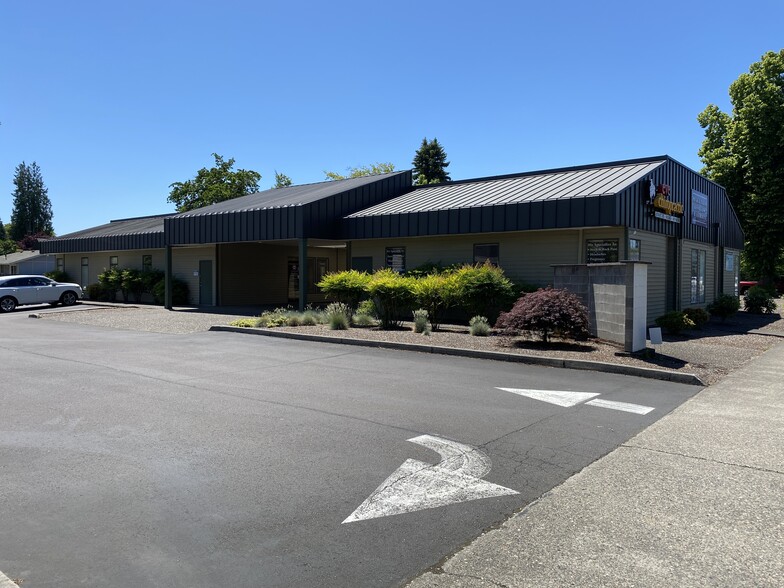 620 SE Oak St, Hillsboro, OR for lease - Building Photo - Image 2 of 9