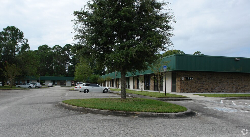 1542 Kingsley Ave, Orange Park, FL à vendre - Photo principale - Image 1 de 2