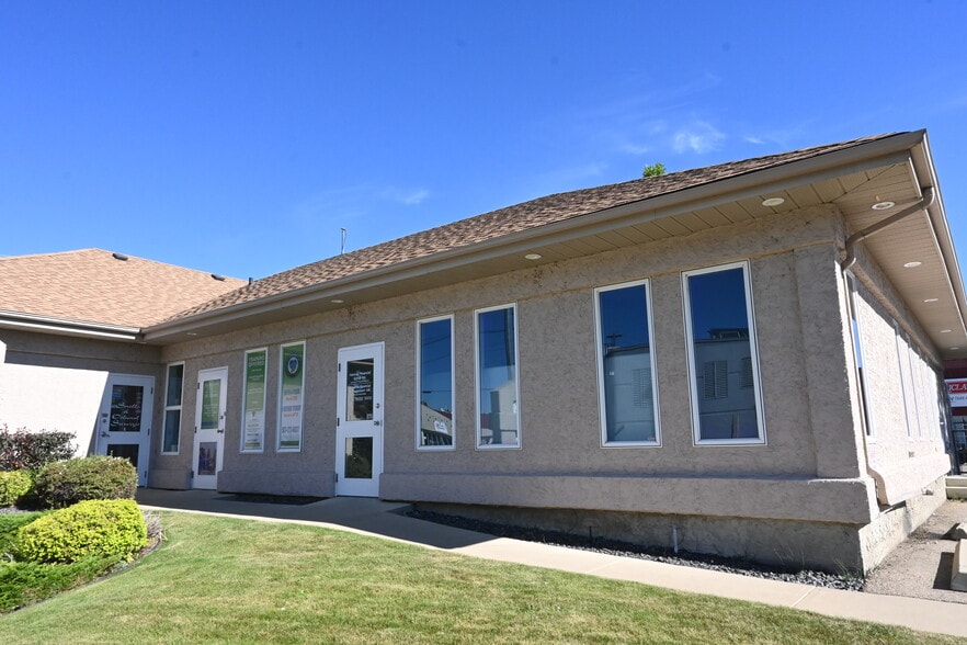 5128 52nd St, Red Deer, AB for lease - Building Photo - Image 3 of 4