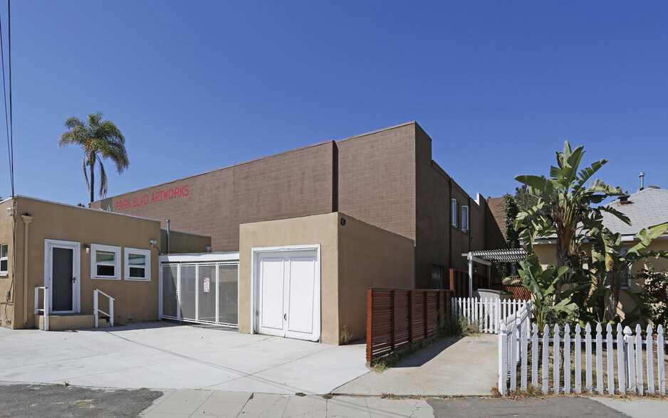 Adaptive Reuse or Redevelopment portfolio of 3 properties for sale on LoopNet.ca - Building Photo - Image 3 of 11