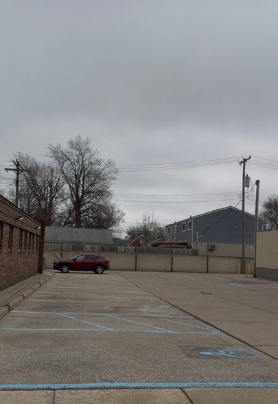 22108 Harper Ave, Saint Clair Shores, MI for sale - Building Photo - Image 2 of 7