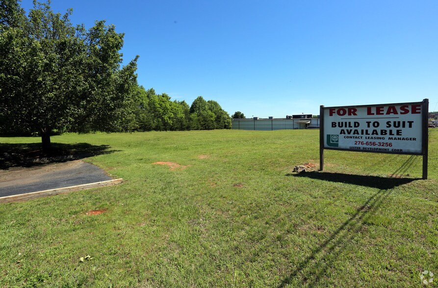 300 W Commonwealth Blvd, Martinsville, VA à vendre - Photo du bâtiment - Image 3 de 5