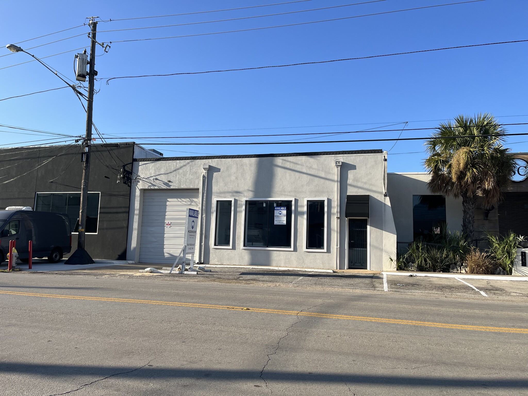 1111 Dragon St, Dallas, TX for lease Primary Photo- Image 1 of 2