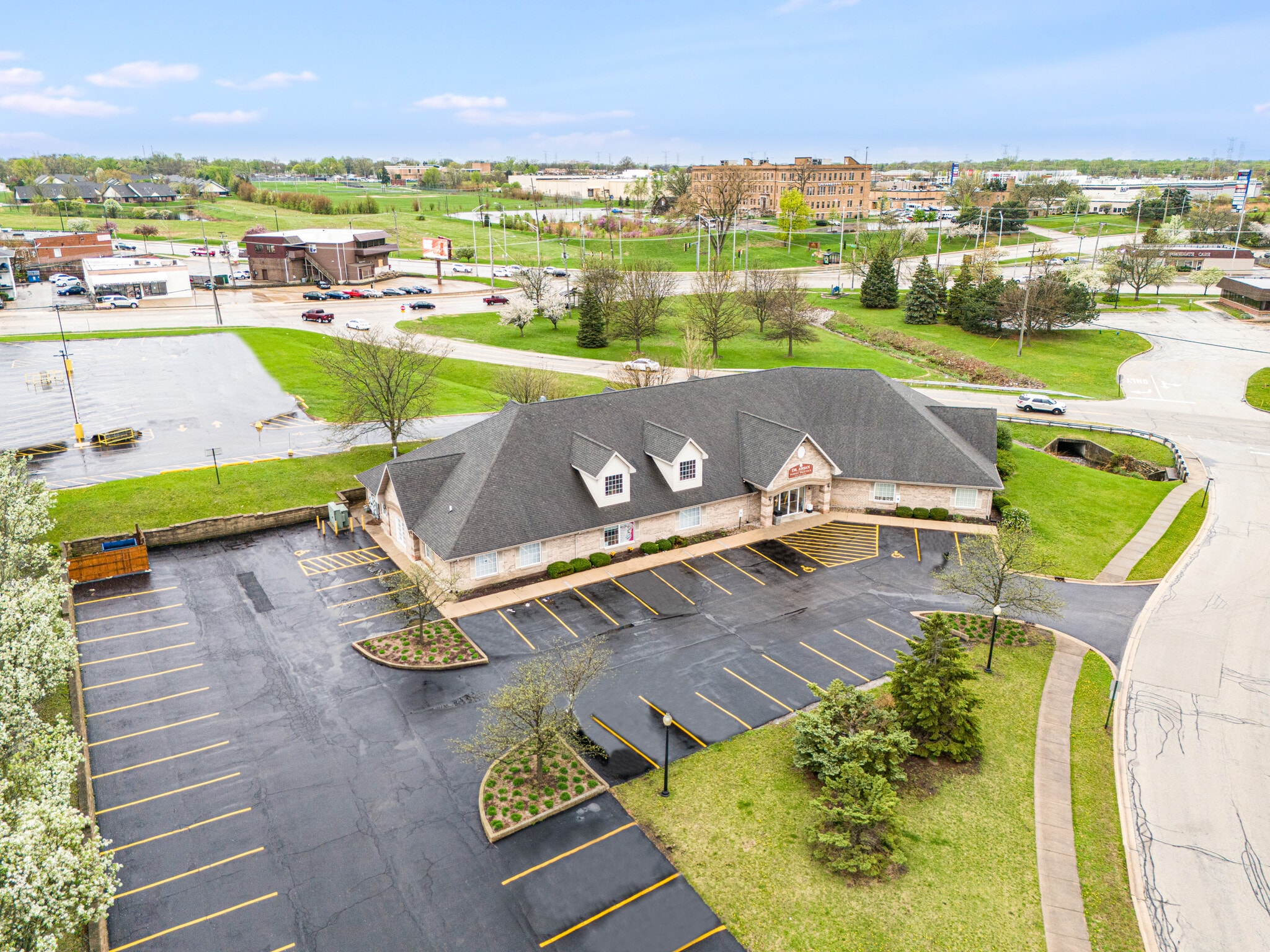 1640 Willow Circle Dr, Crest Hill, IL for lease Primary Photo- Image 1 of 17