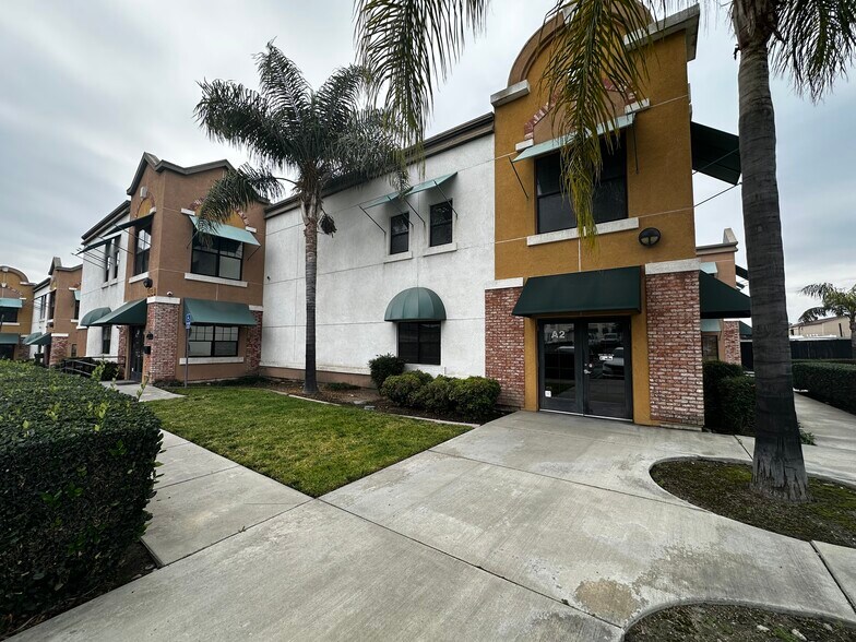 1474 W 9th St, Upland, CA à louer - Photo principale - Image 1 de 6