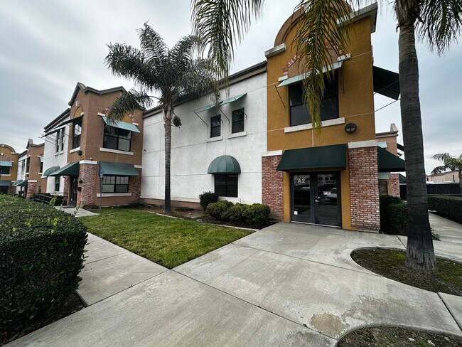 Plus de détails pour 1474 W 9th St, Upland, CA - Bureau à louer