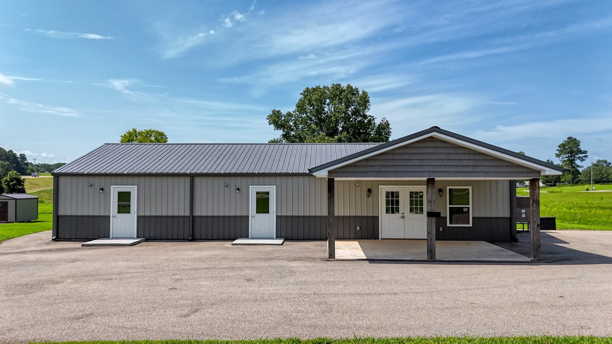 63 Wallace Ln, Yuma, TN for sale Primary Photo- Image 1 of 28