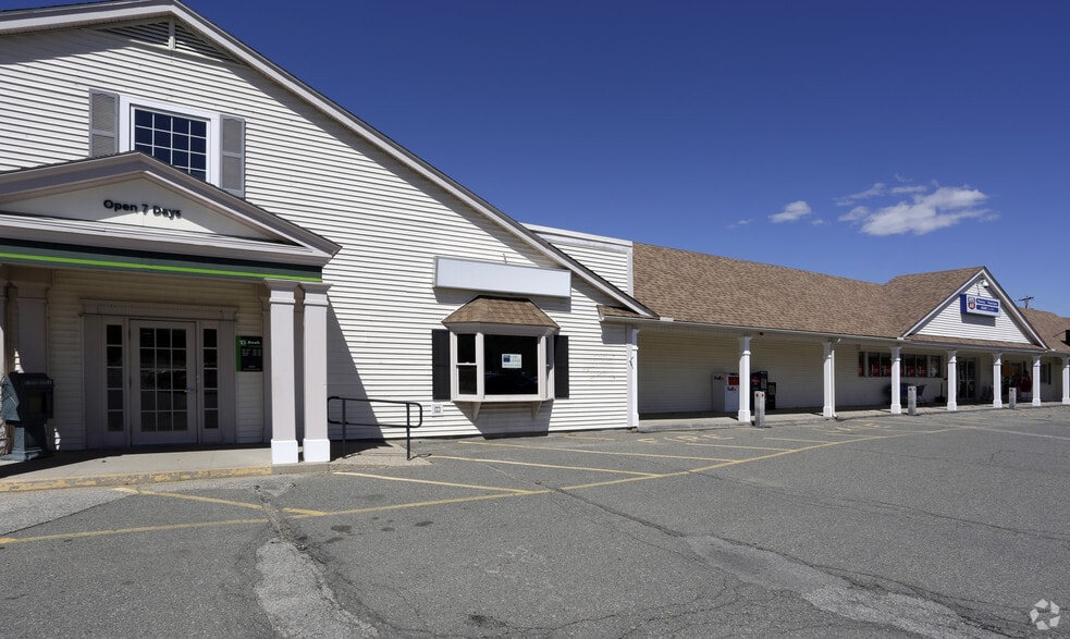 53 Church St, Kingston, NH à louer - Photo du bâtiment - Image 3 de 13