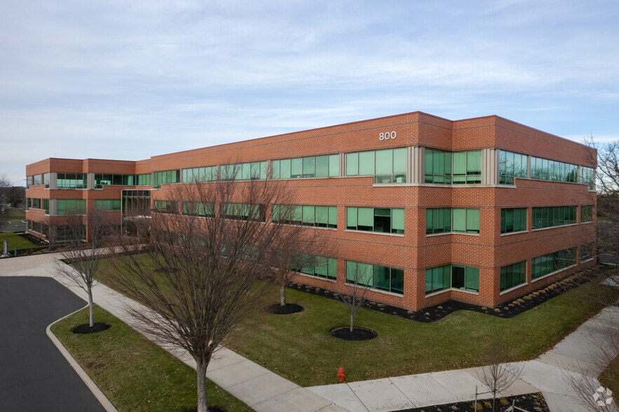 800 Township Line Rd, Yardley, PA à louer - Photo du bâtiment - Image 1 de 5