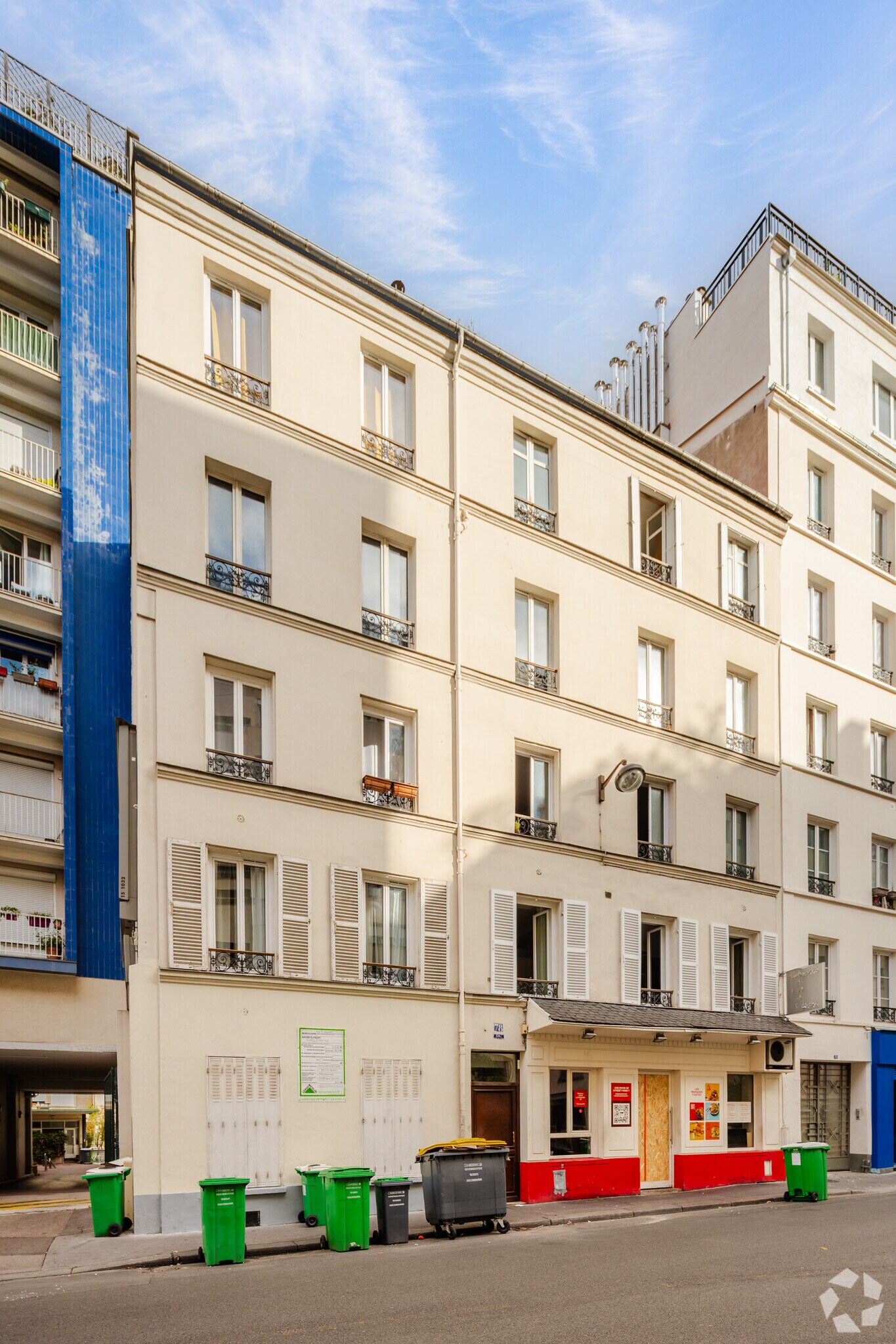 Retail in Paris for lease Primary Photo- Image 1 of 2