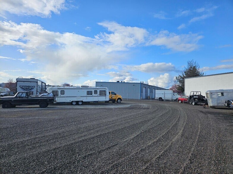 700 Dutton Rd, White City, OR à vendre - Photo du bâtiment - Image 3 de 13