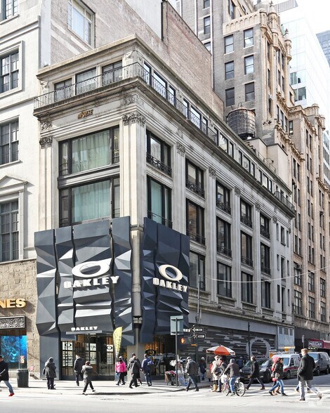 560 Fifth Ave, New York, NY for lease - Primary Photo - Image 1 of 8