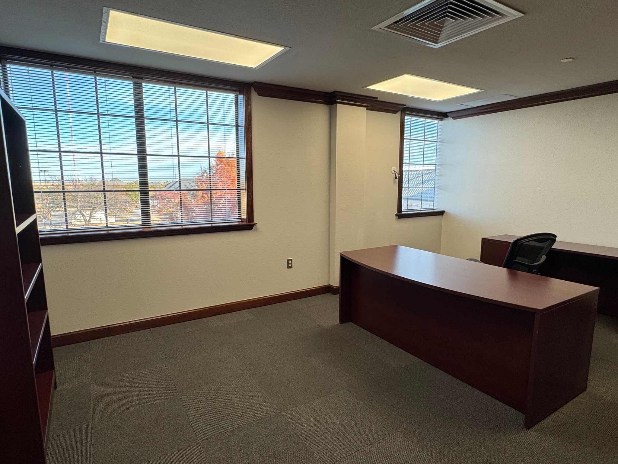 701 Cedar Lake Blvd, Oklahoma City, OK for lease Interior Photo- Image 1 of 5