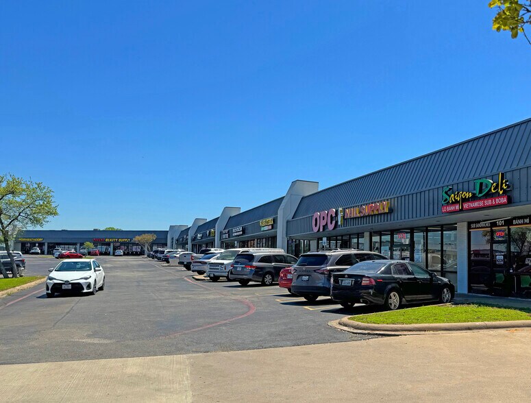 3030 N Josey Ln, Carrollton, TX à louer - Photo du bâtiment - Image 2 de 8