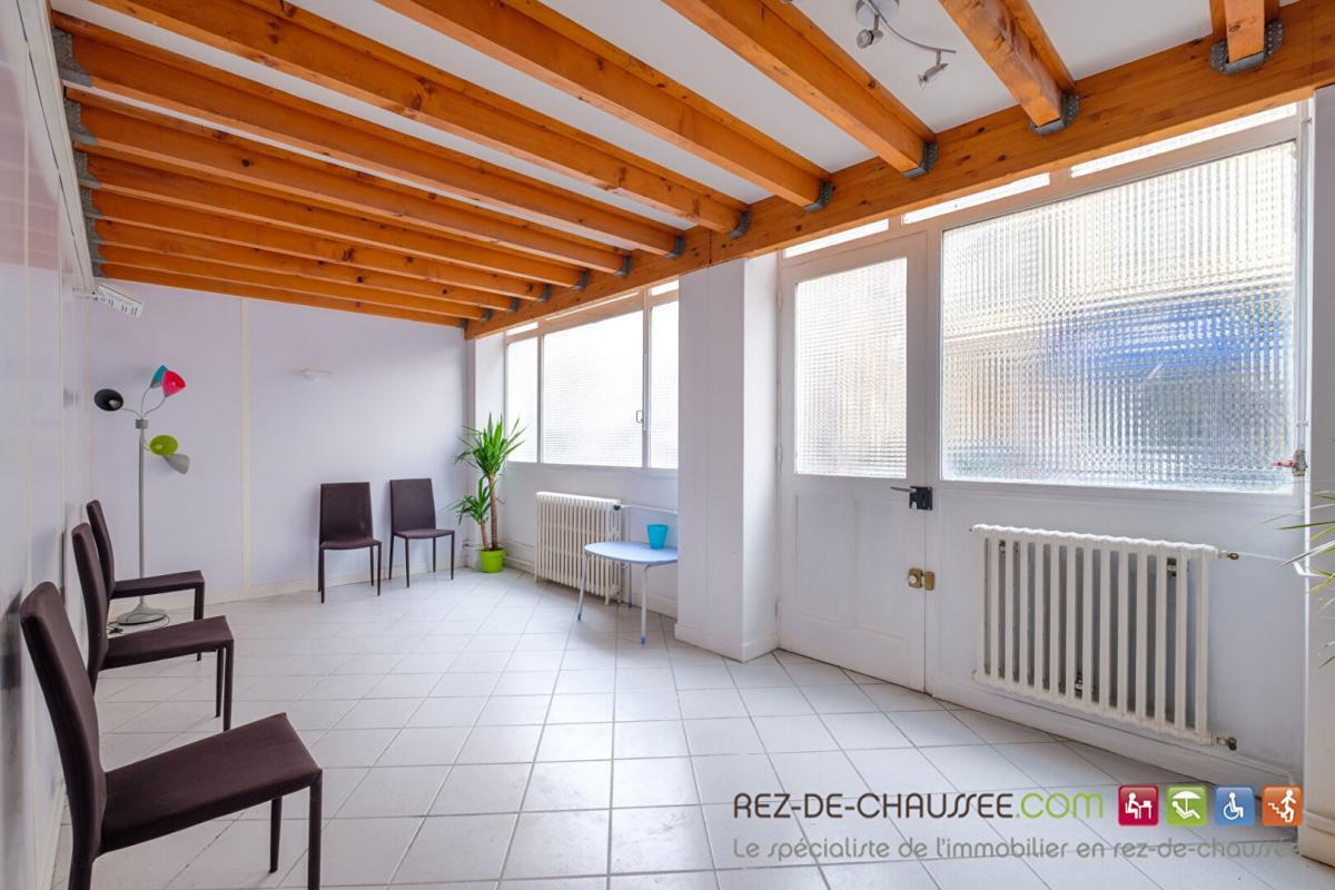 Office in Lyon for sale Building Photo- Image 1 of 12