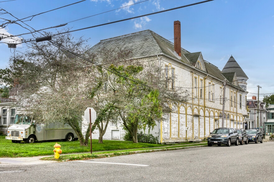 434 Main St, Greenport, NY à vendre - Photo du bâtiment - Image 2 de 17