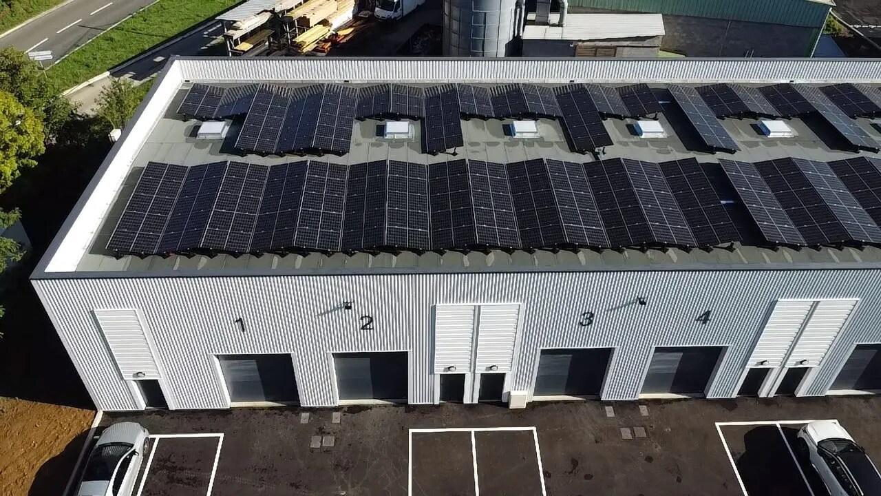 Local d'activités dans L'ARBRESLE à vendre Photo du bâtiment- Image 1 de 8