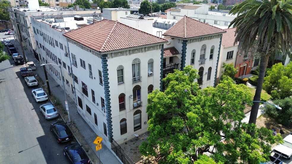 2910 Leeward Ave, Los Angeles, CA à vendre - Photo du bâtiment - Image 2 de 12