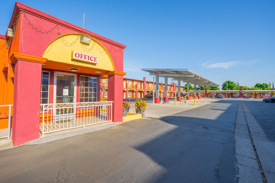 839 W Pacheco Blvd, Los Banos, CA à vendre - Photo du bâtiment - Image 3 de 50