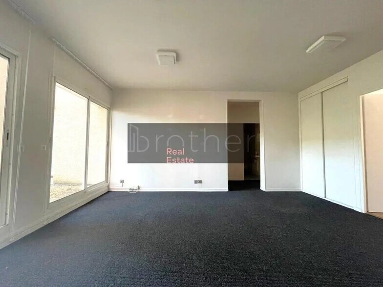 Office in Bordeaux for lease - Interior Photo - Image 2 of 6