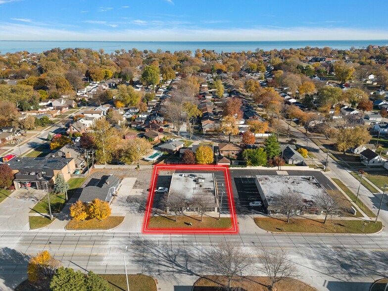 26600 Harper Ave, Saint Clair Shores, MI à louer - Photo du bâtiment - Image 2 de 10