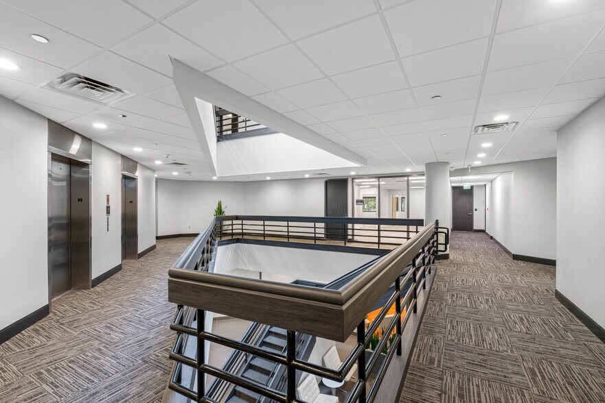 5110 Eisenhower Blvd, Tampa, FL for lease - Interior Photo - Image 3 of 4