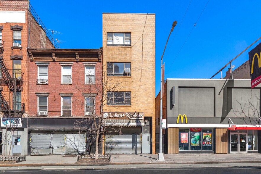 739 Grand St, Brooklyn, NY à vendre - Photo du bâtiment - Image 2 de 21